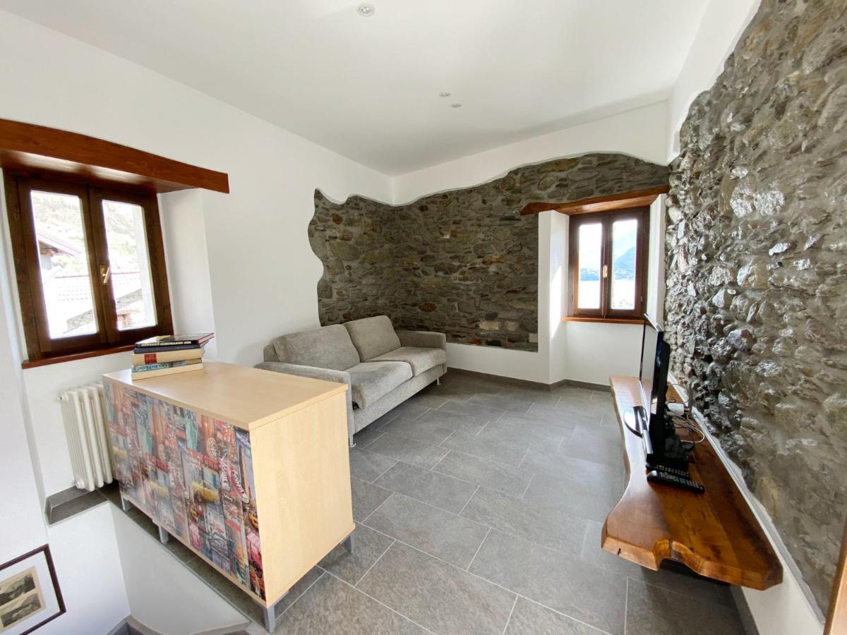 Independent Stone House With Lake View Musso Ngoại thất bức ảnh