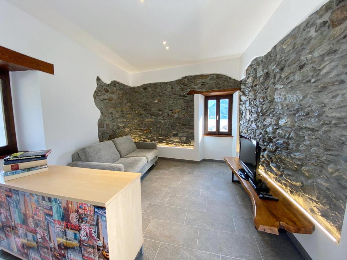 Independent Stone House With Lake View Musso Ngoại thất bức ảnh