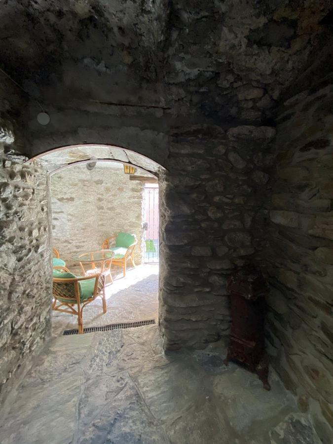 Independent Stone House With Lake View Musso Ngoại thất bức ảnh