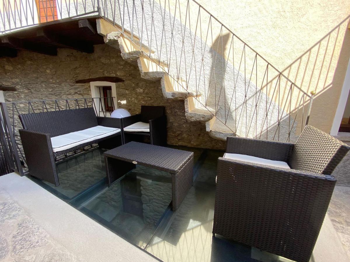 Independent Stone House With Lake View Musso Ngoại thất bức ảnh